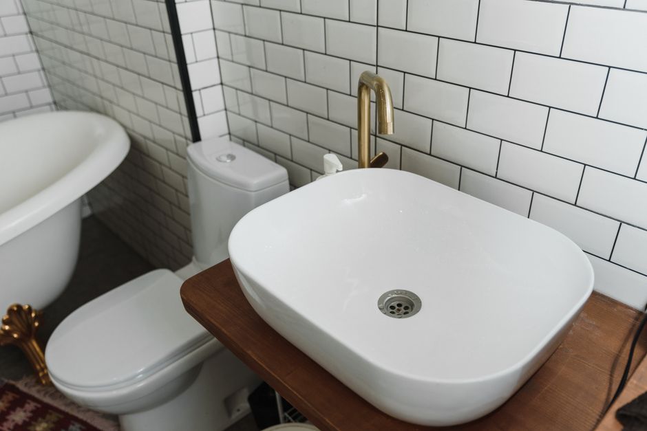 WC komplet z vgradnim splakovalnikom Rondo